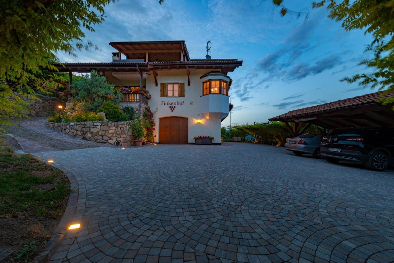 Apartamento Finkenhof: Ferienwohungen - Urlaub Auf Dem Bauernhof Termeno Exterior foto